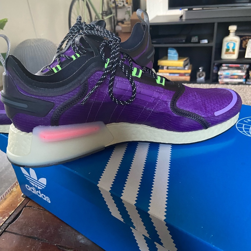 NMD_R1 V3 SHOES Purple - Picture 4 of 9